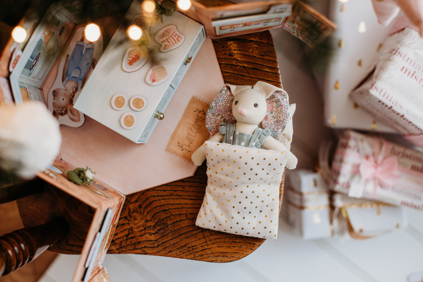 Beautiful children's play set. A little woodland shop to inspire imaginary play and storytelling. A great present for girls aged 3 plus.