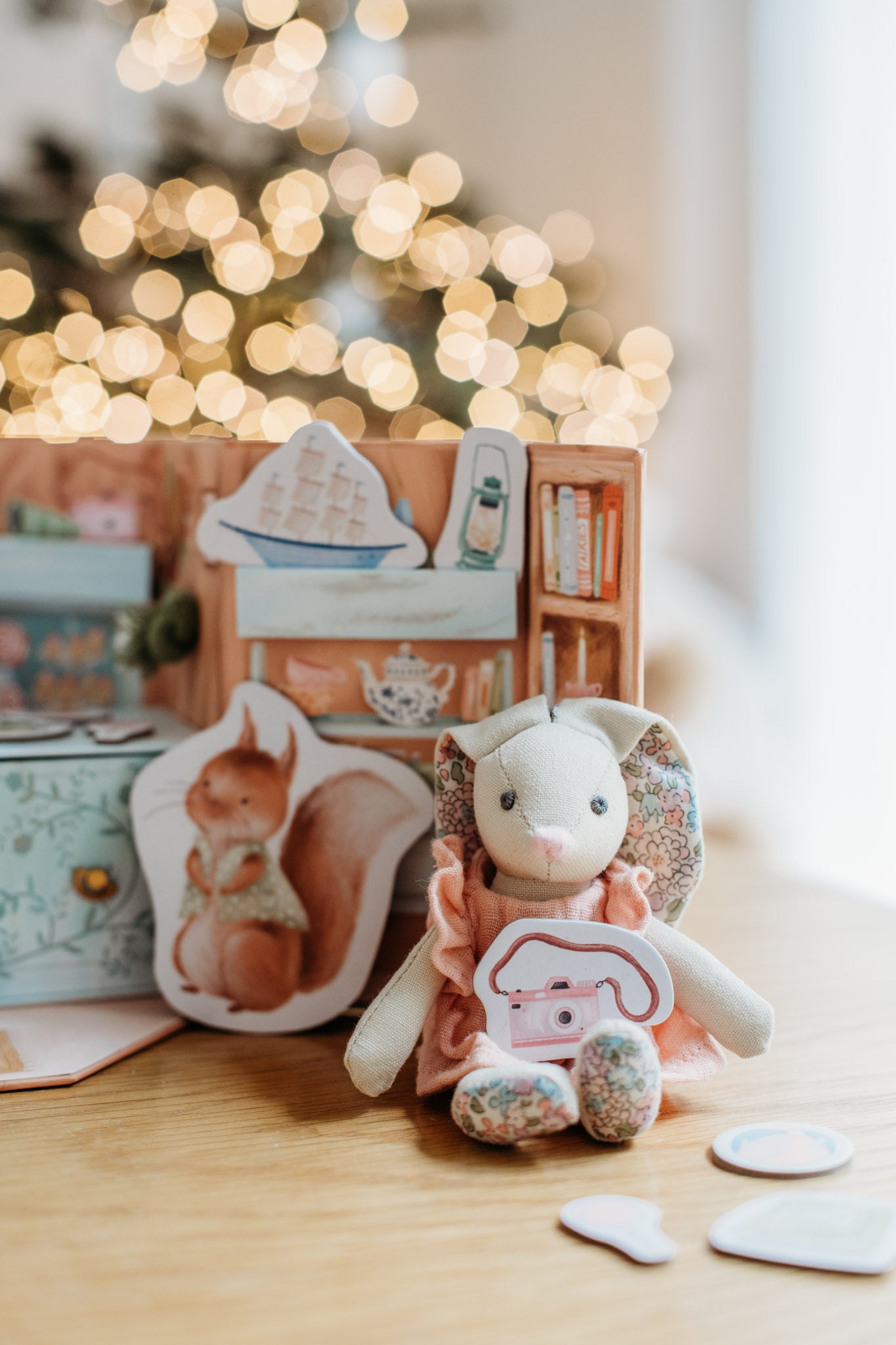 Beautiful children's play set. A little woodland shop to inspire imaginary play and storytelling. A great present for girls aged 3 plus.